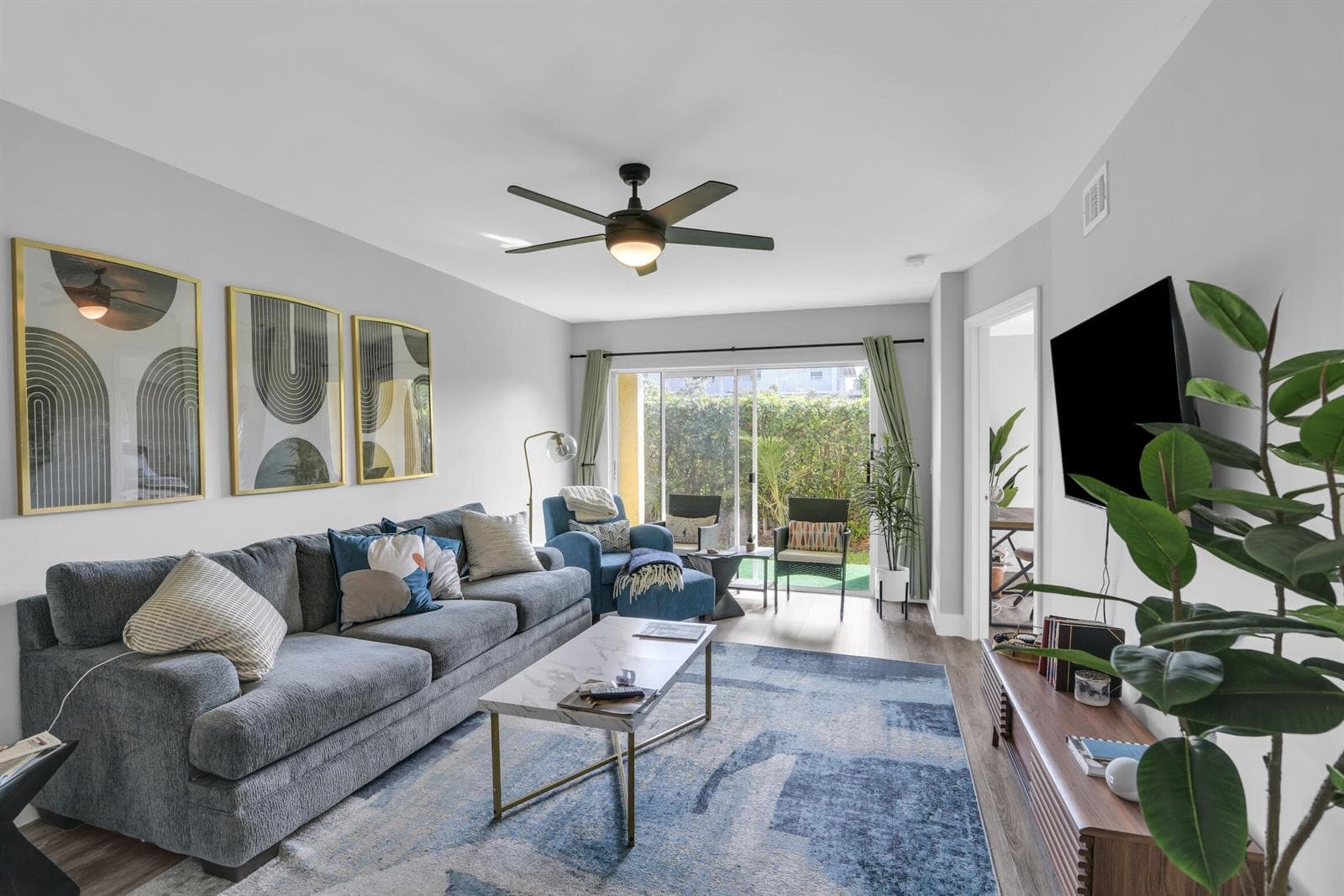 1030 Lake Shore Drive 103 photo 1