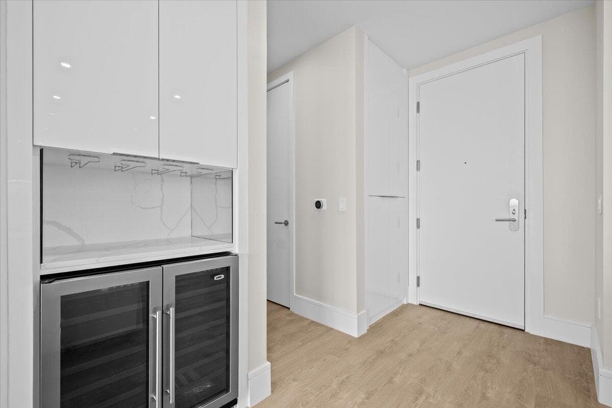 220 Lake Shore Drive 917 photo 6