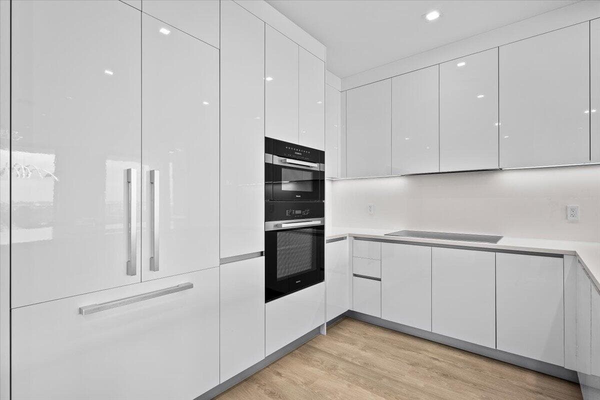 220 Lake Shore Drive #917 3