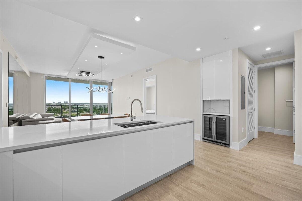 220 Lake Shore Drive #917 5