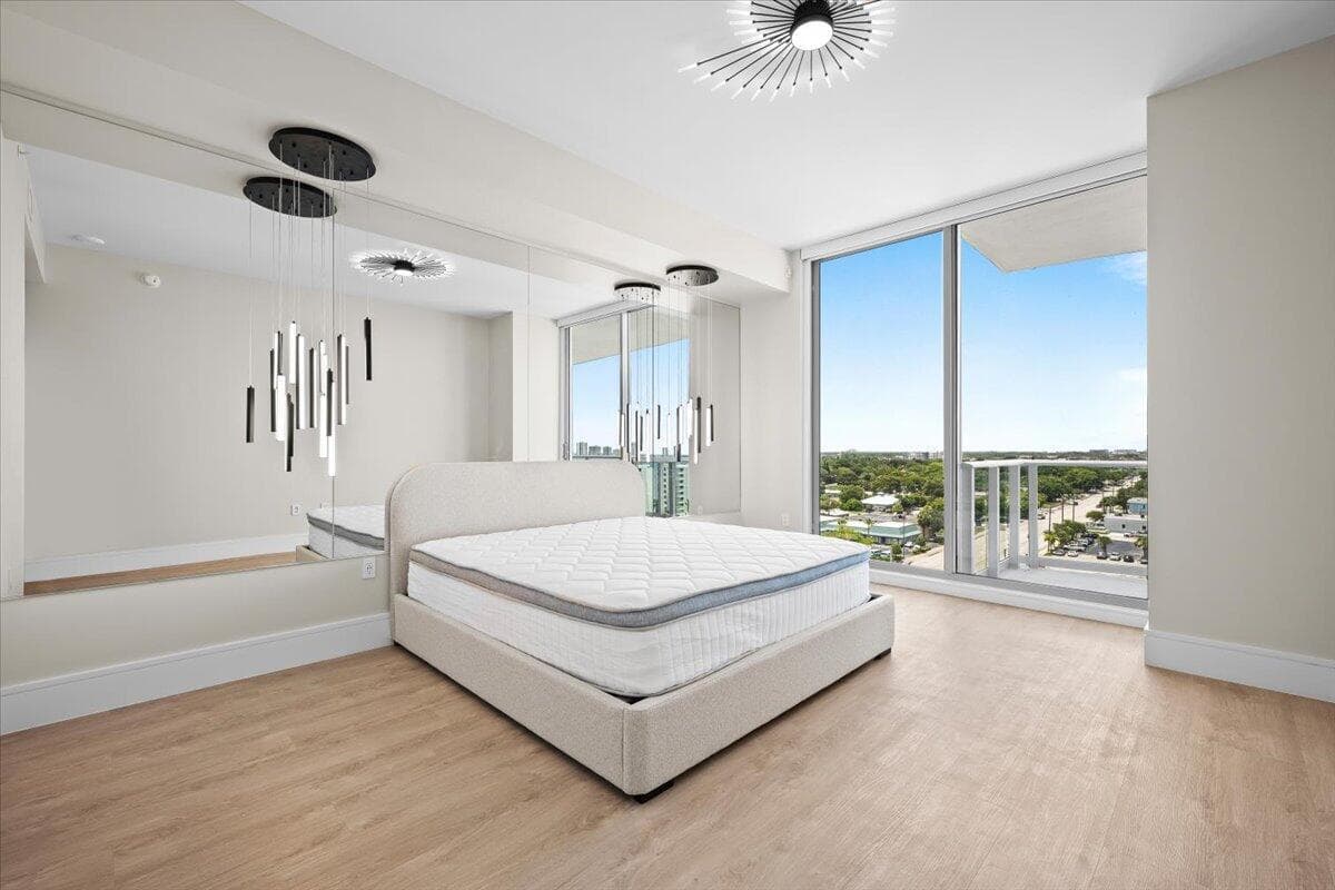 220 Lake Shore Drive 917 photo 20
