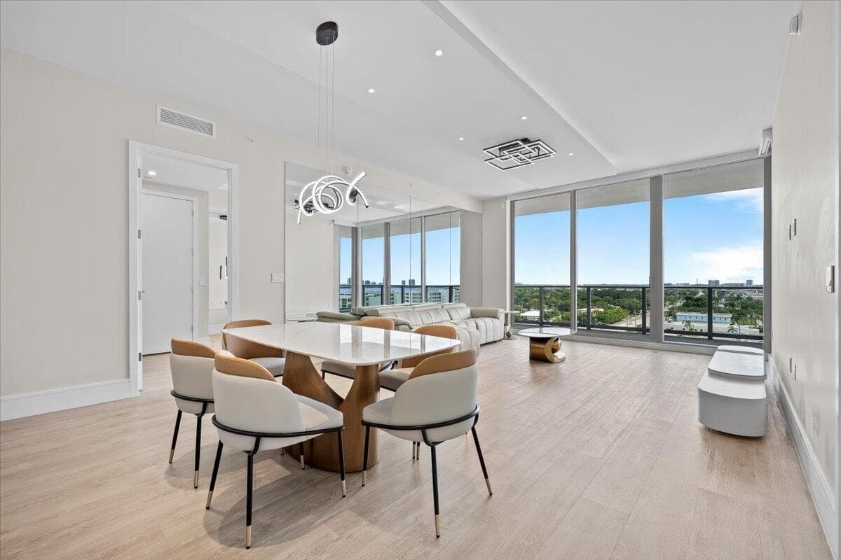 220 Lake Shore Drive 917 photo 9