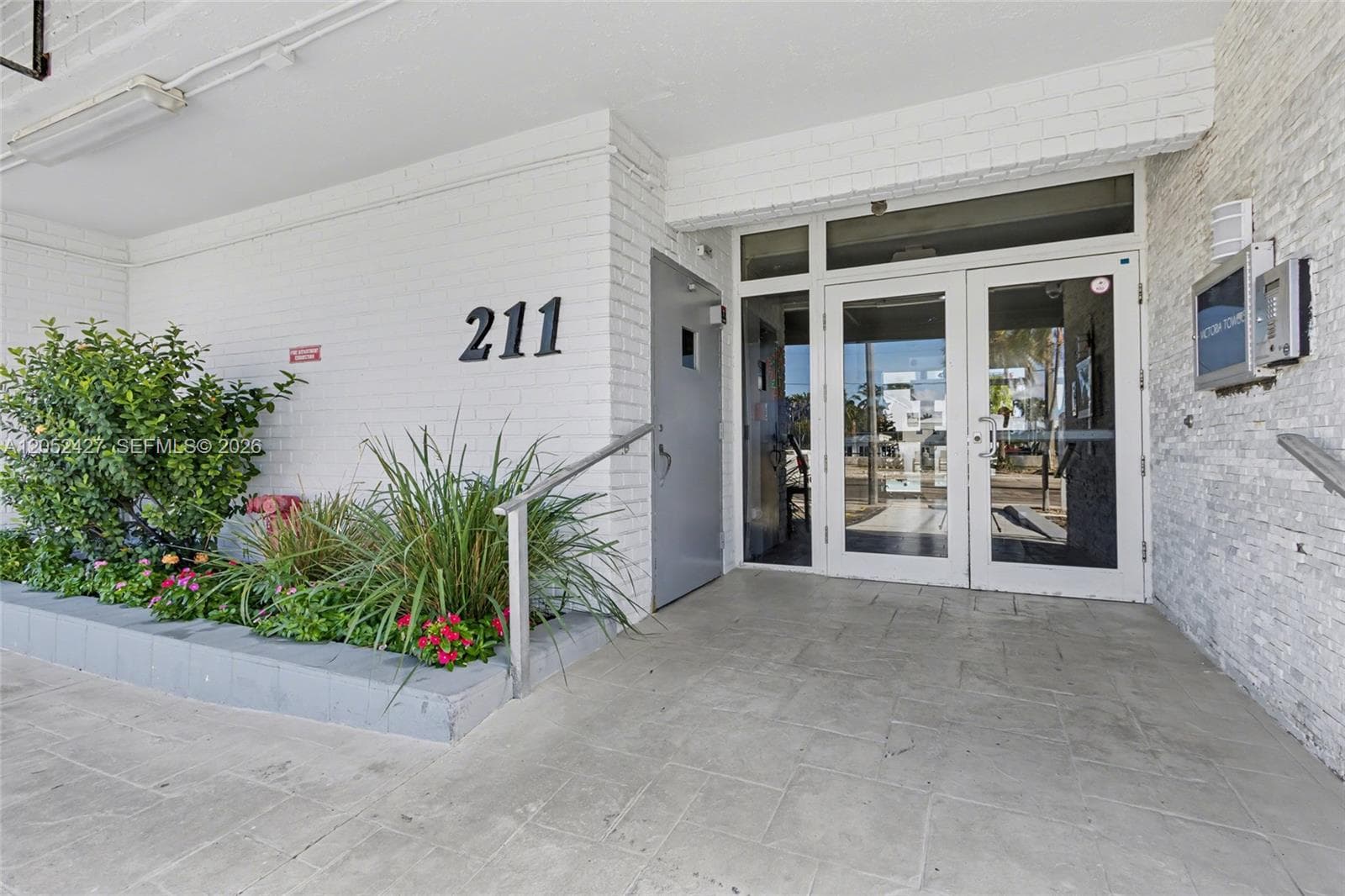 211 S Ocean Dr 205 photo 1