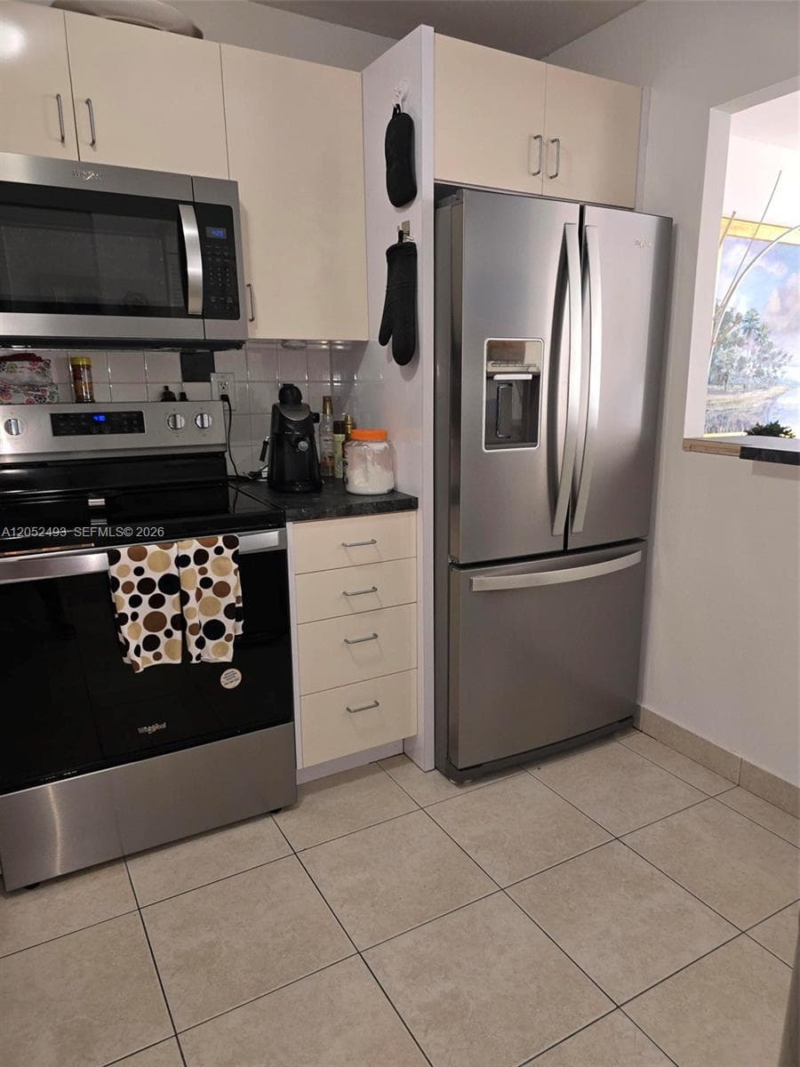 1901 Brickell Ave #B504 4