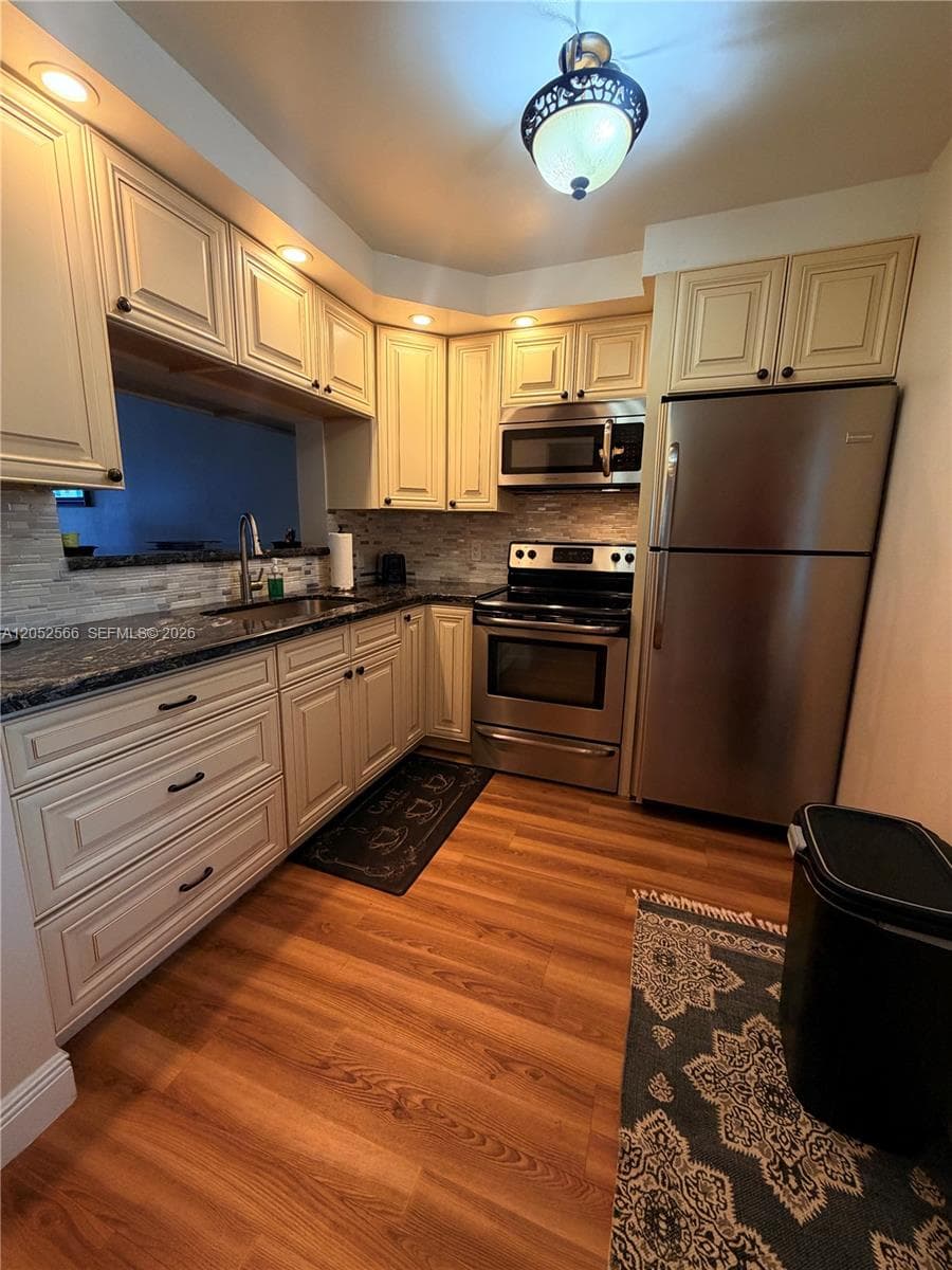 1889 S Ocean Dr 406 photo 4