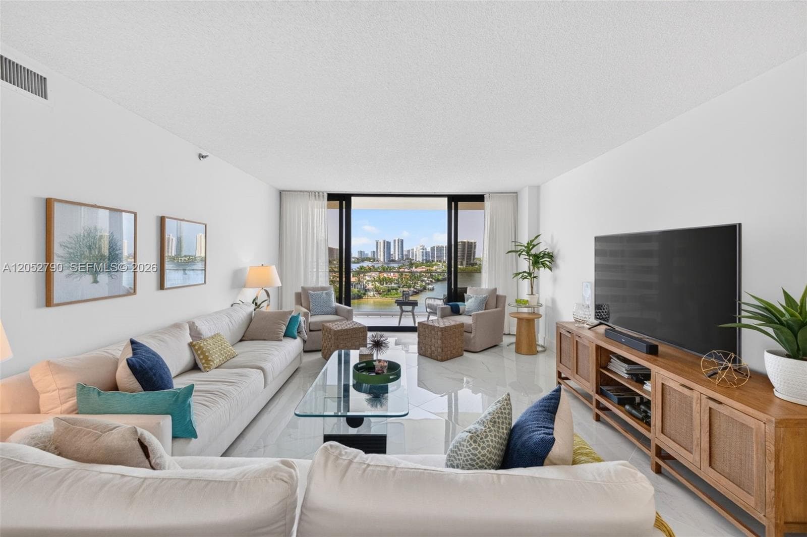 2800 ISLAND BL 904 photo 12