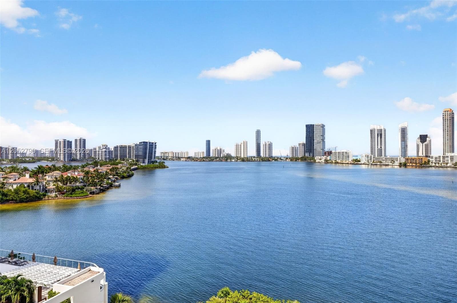 2800 ISLAND BL 904 photo 15