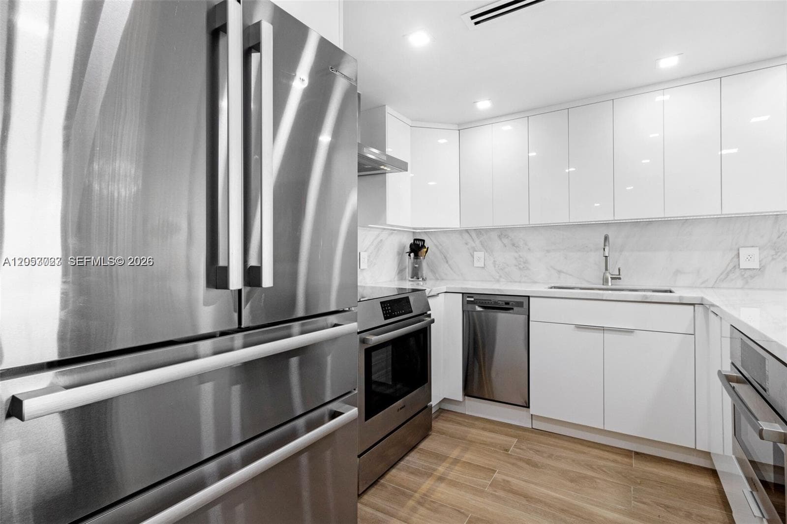 5701 Collins Ave 1707 photo 22