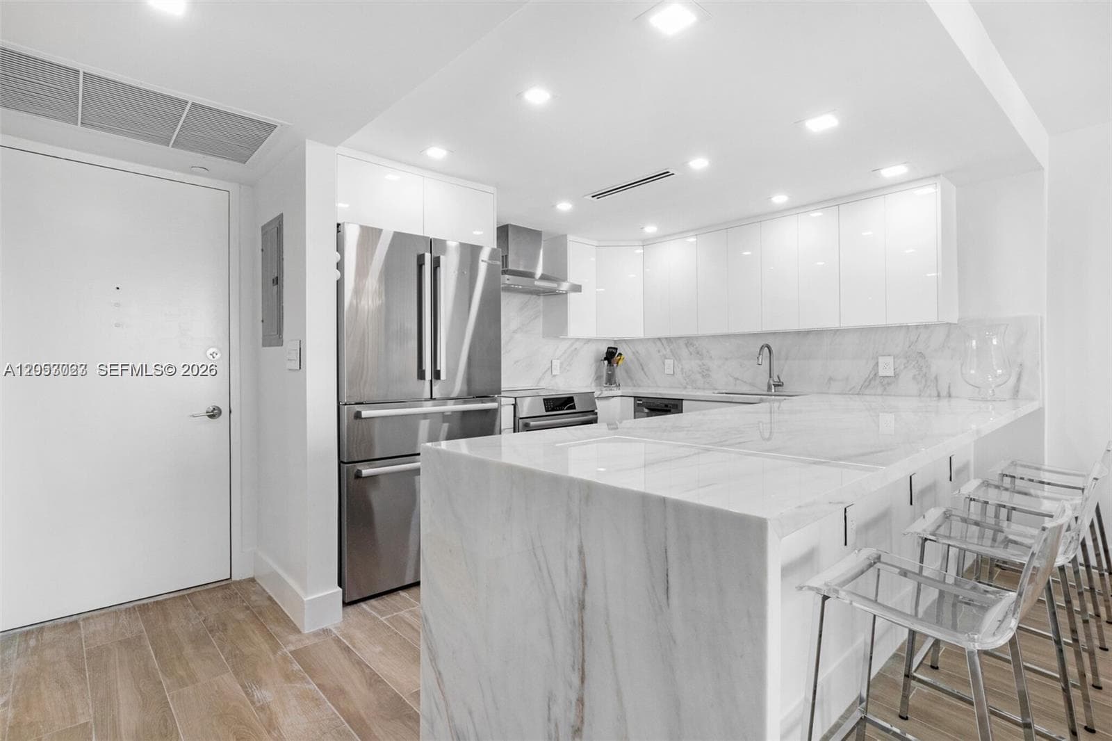 5701 Collins Ave 1707 photo 1