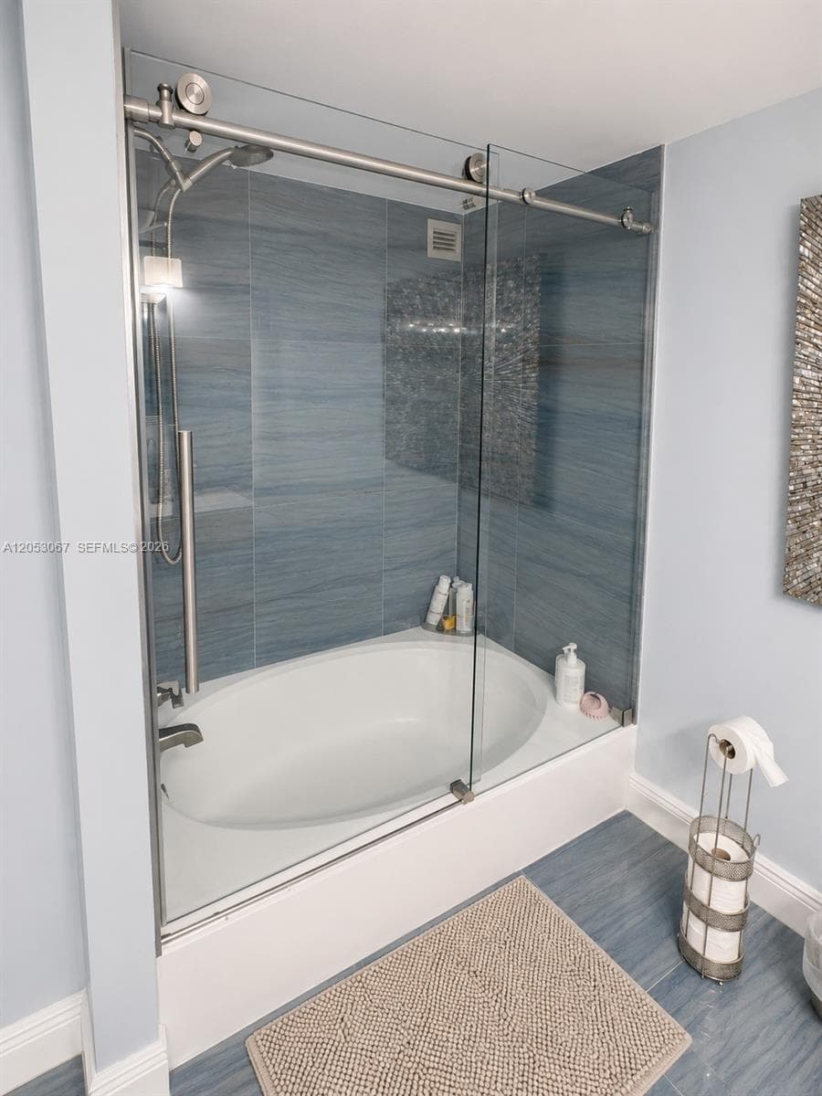 1000 Parkview Dr 710 photo 13