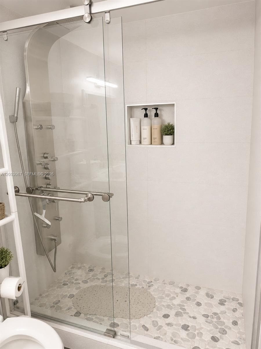 1000 Parkview Dr 710 photo 17