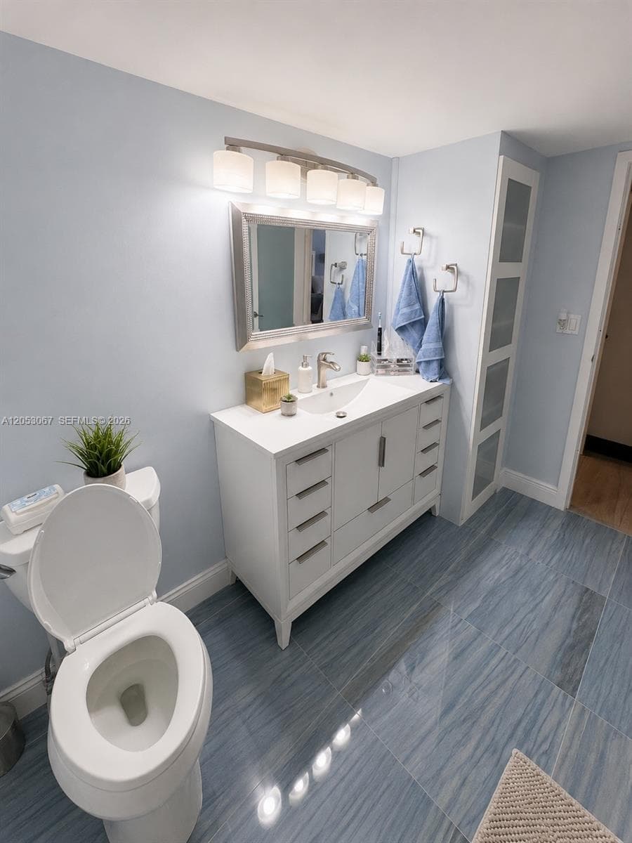 1000 Parkview Dr 710 photo 12