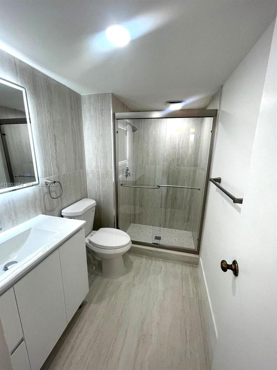 2450 NE 135th St 209 photo 16