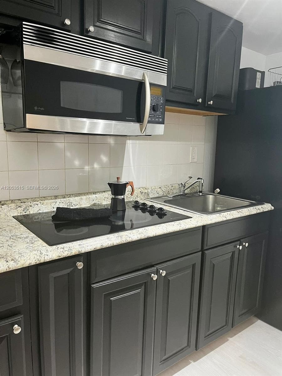 18071 Biscayne Blvd 1402 photo 2
