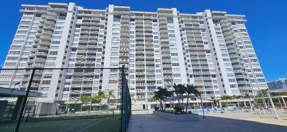 18071 Biscayne Blvd 1402 photo 17