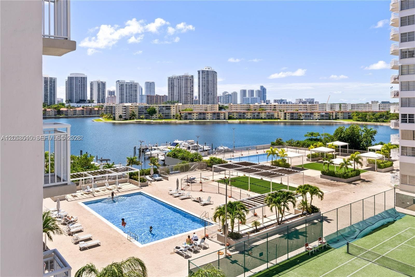 18071 Biscayne Blvd 1402 photo 12