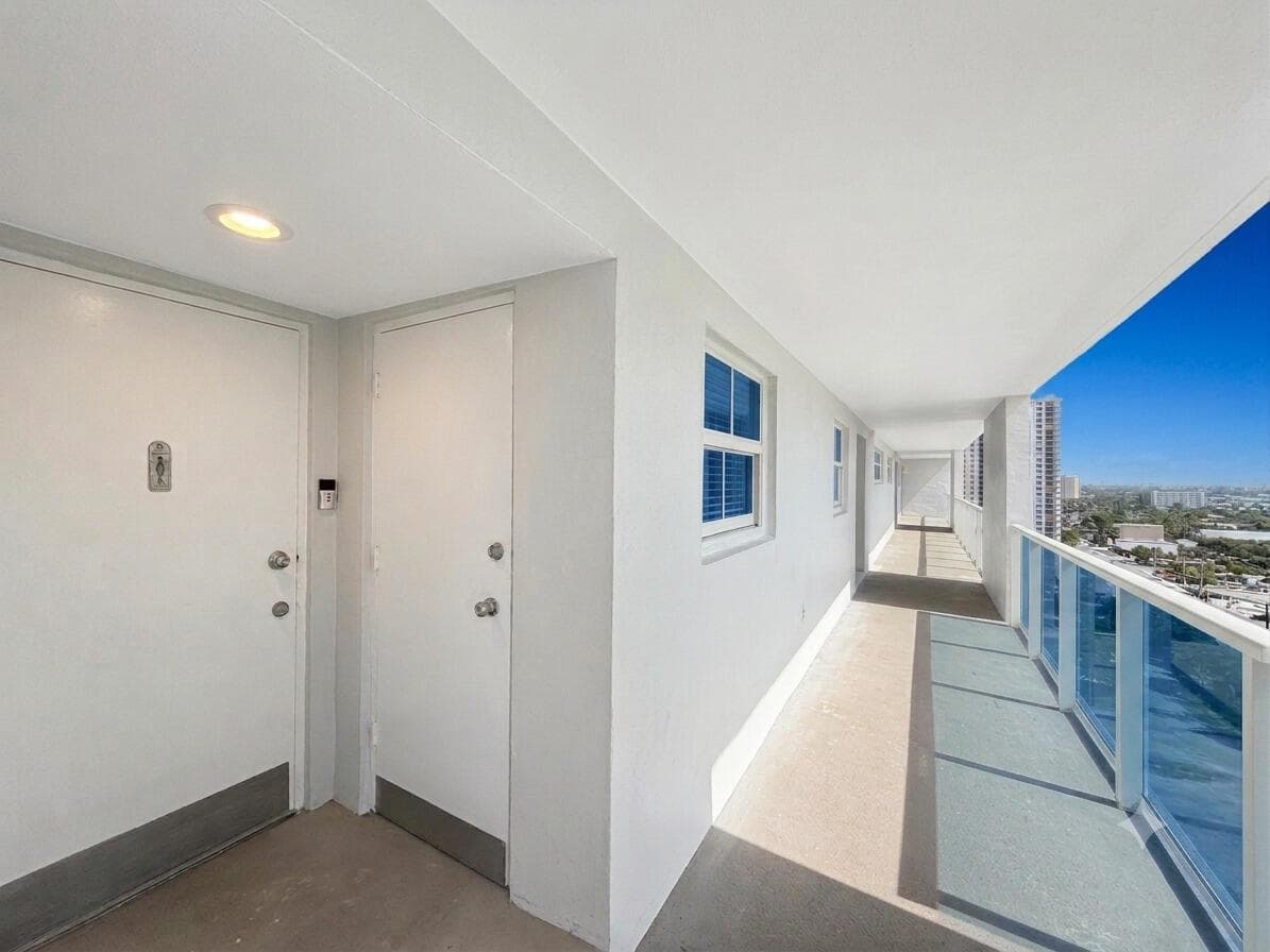 111 N POMPANO BEACH Boulevard 1611 photo 4