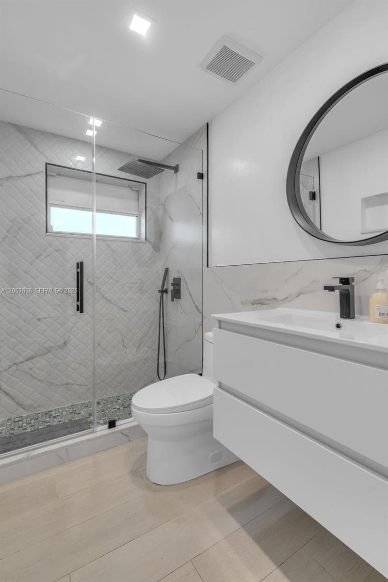 2225 NE 123rd St 102 photo 19