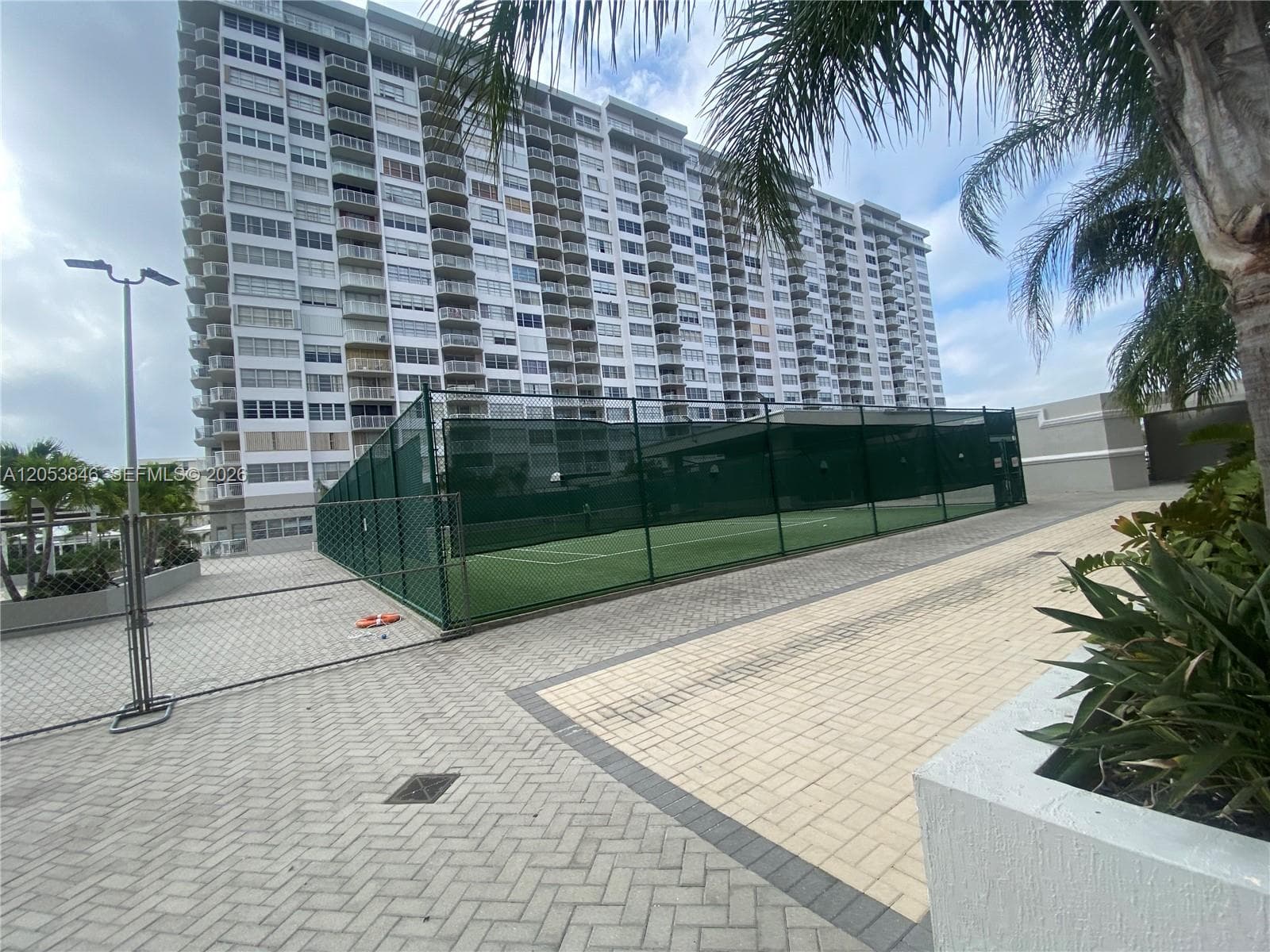 18061 Biscayne Blvd 1902 photo 9