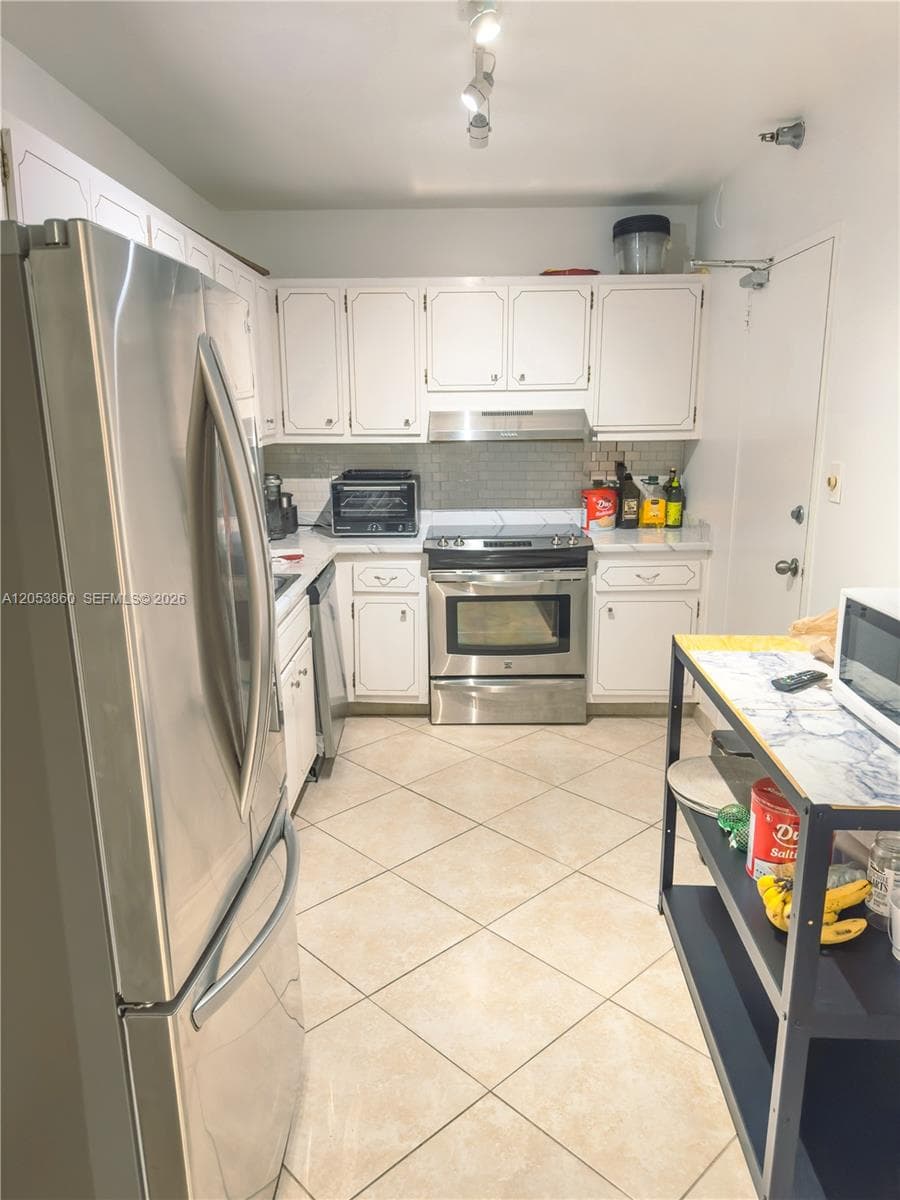 10185 Collins Ave 202 photo 21