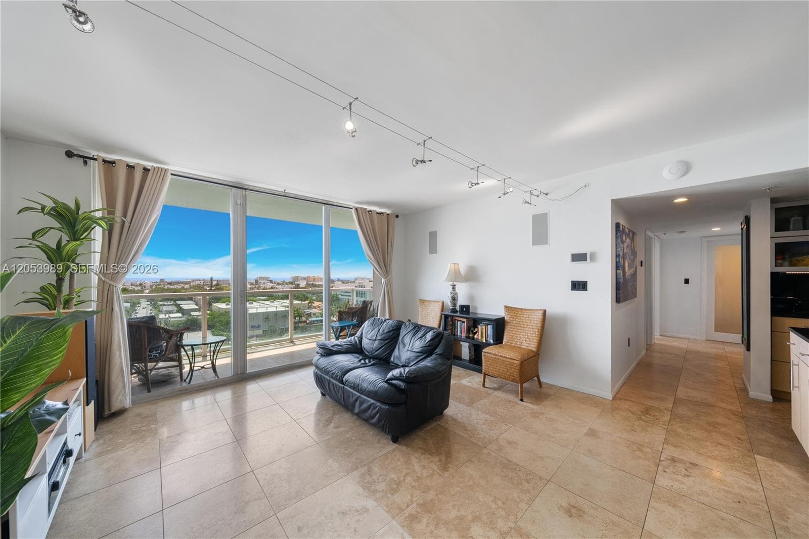 650 West Ave 1208 photo 3