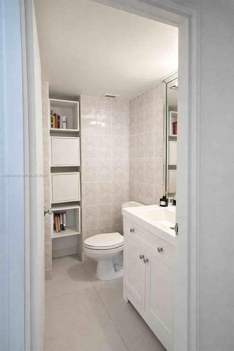 9225 Collins Ave 505 photo 17