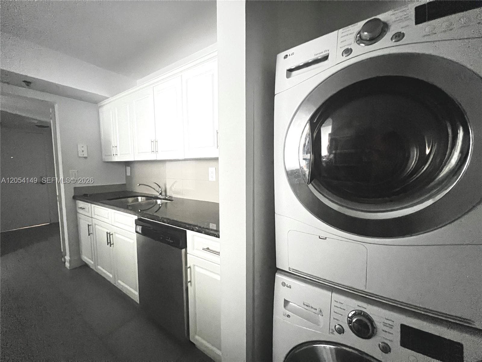 2457 Collins Ave 402 photo 14