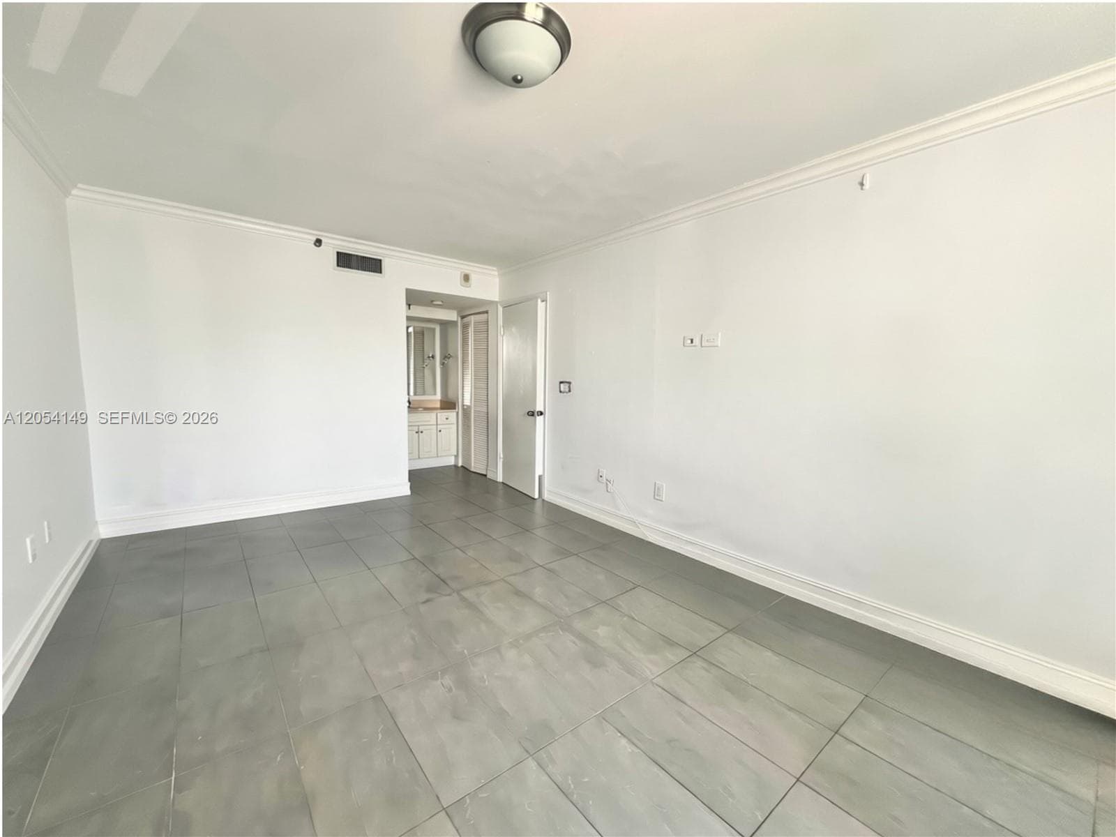 2457 Collins Ave 402 photo 8
