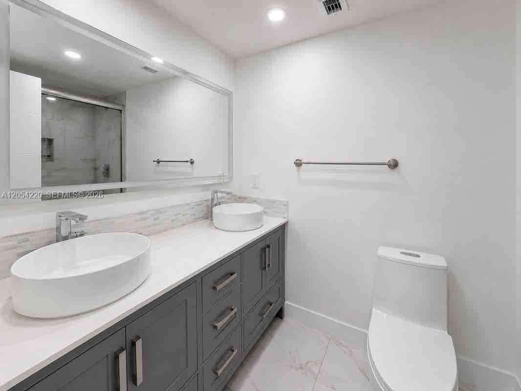500 Bayview Dr 232 photo 5