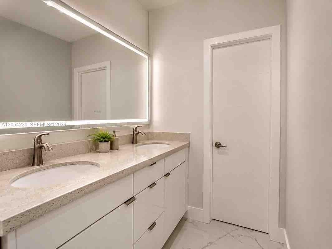 500 Bayview Dr 232 photo 8