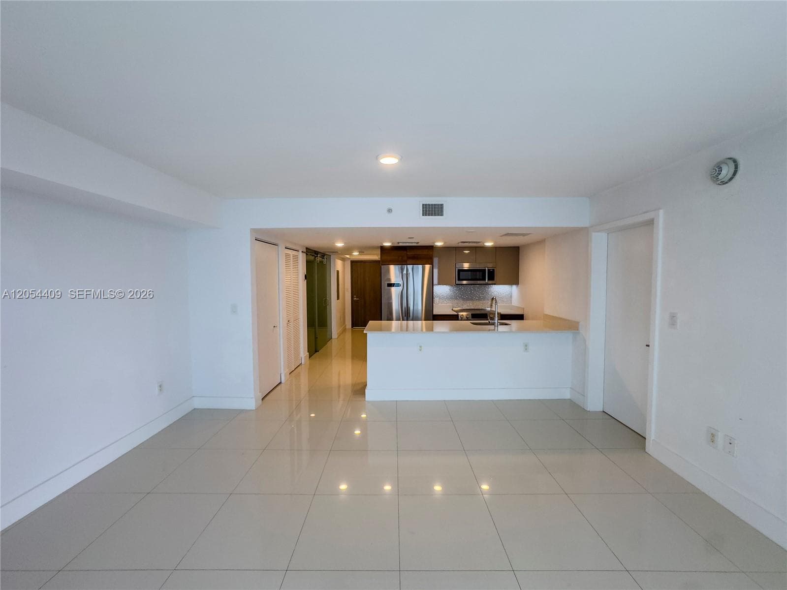 9261 E Bay Harbor Dr 405 photo 6