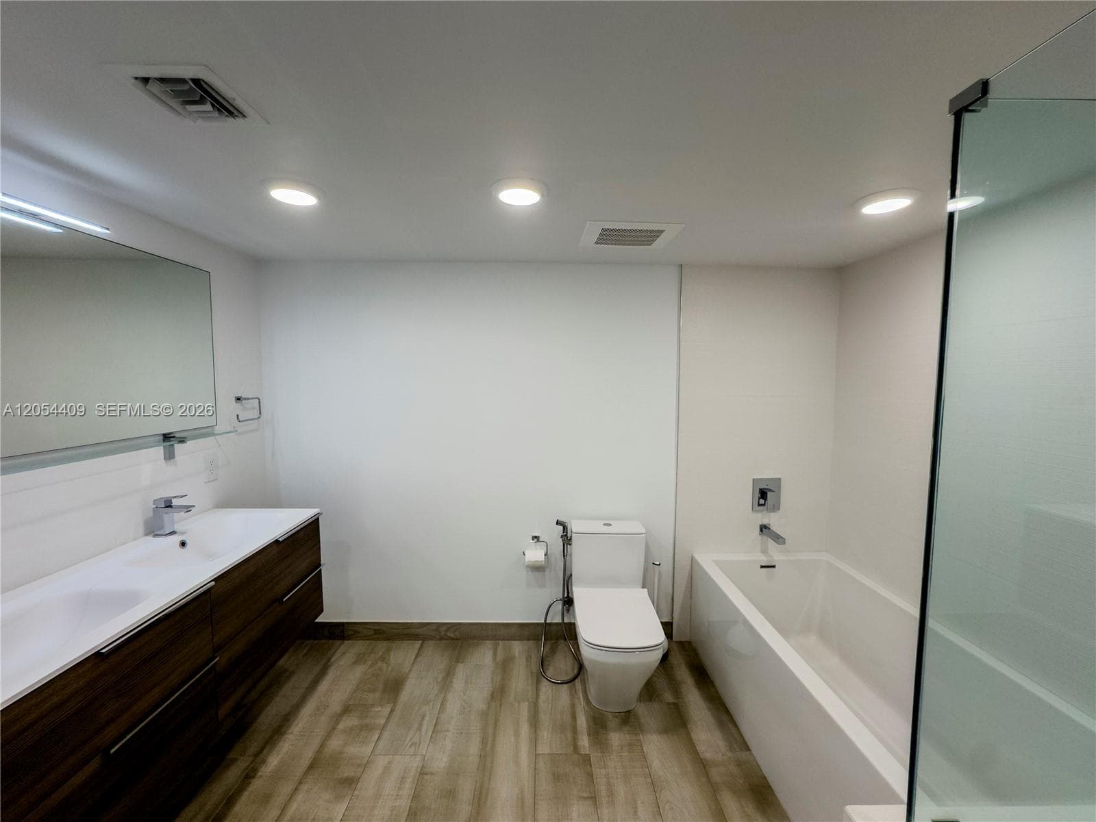 9261 E Bay Harbor Dr 405 photo 18