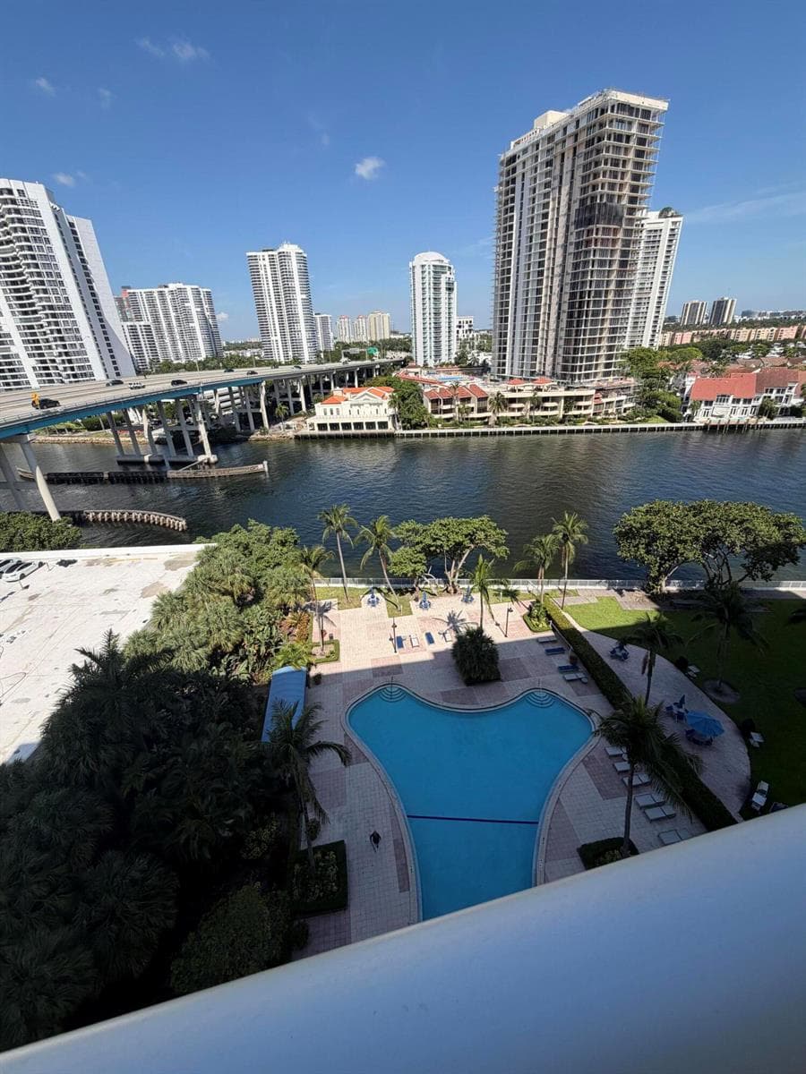 19390 Collins Avenue 1103 photo 7
