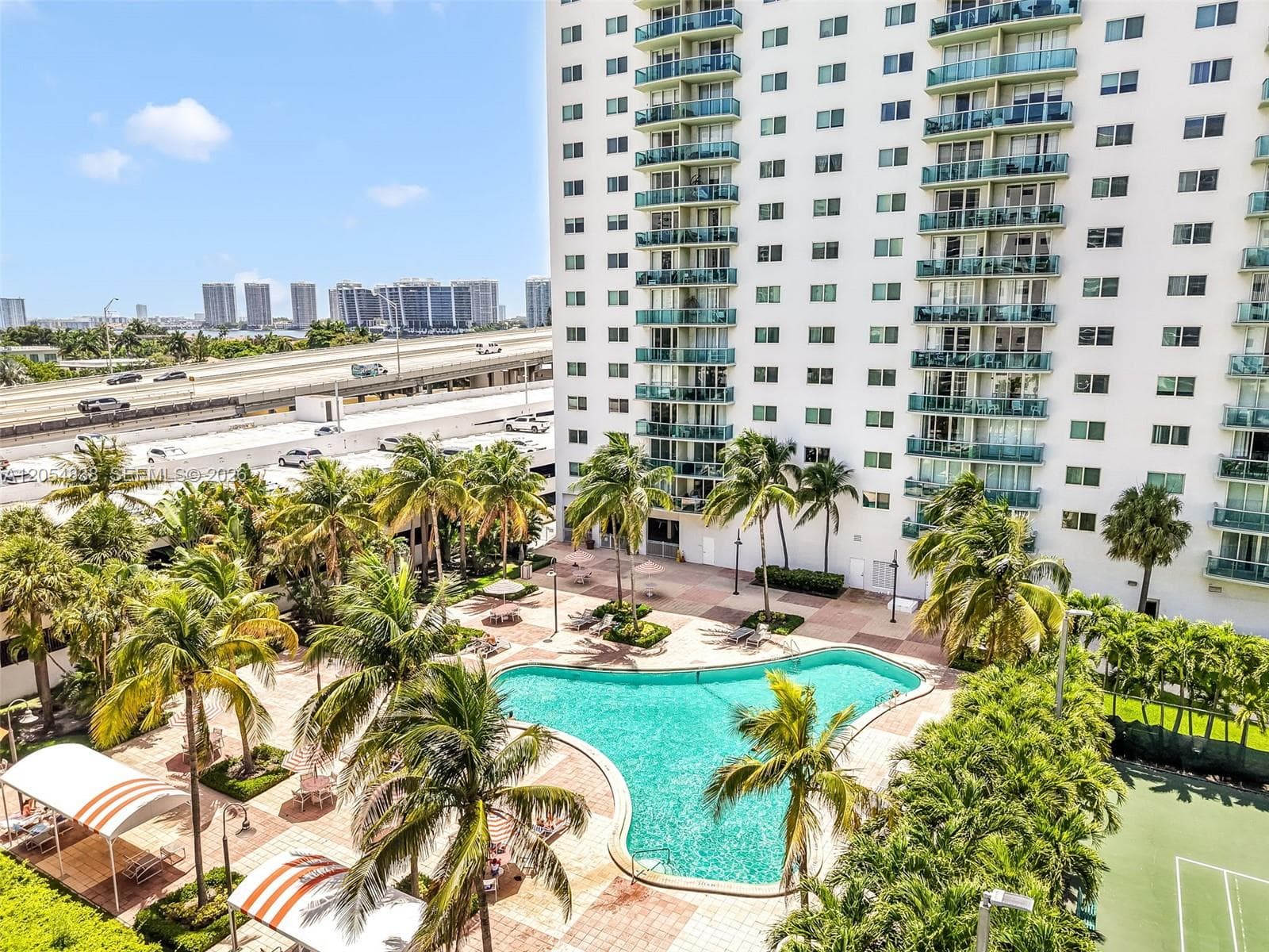 19380 Collins Ave 1423 photo 2