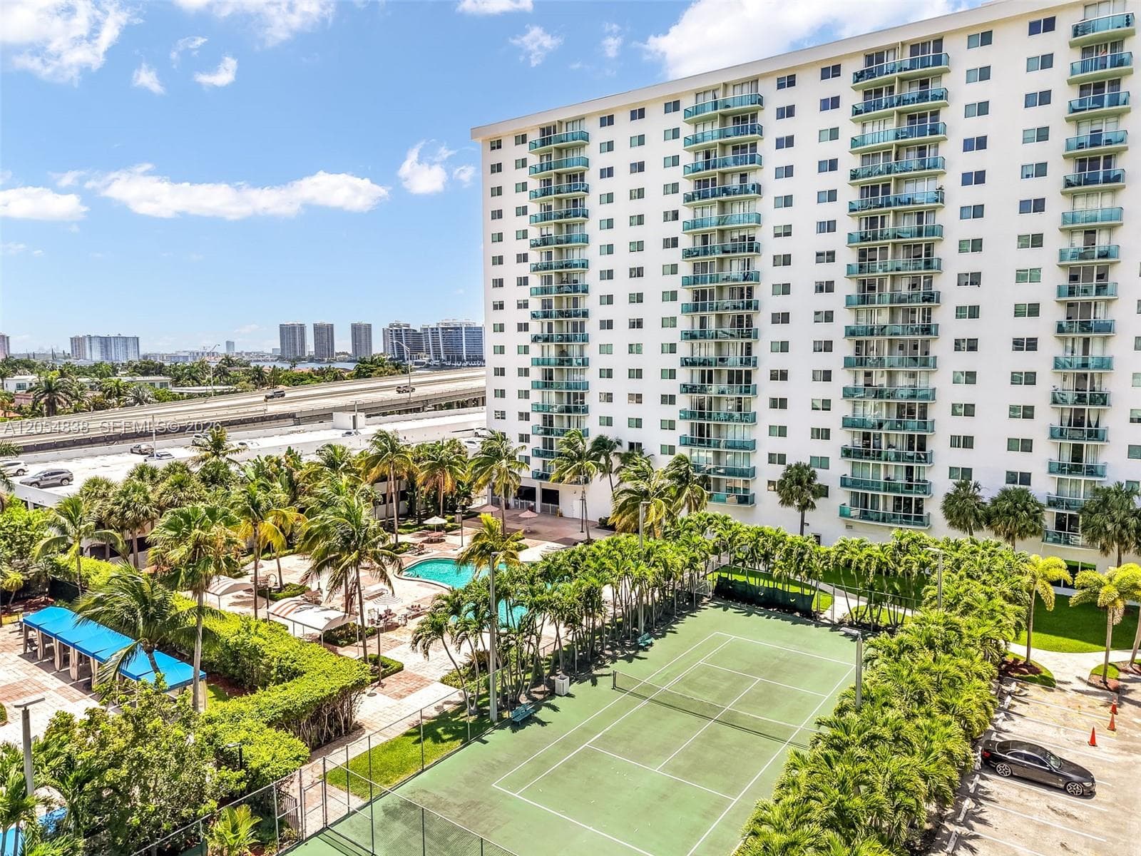 19380 Collins Ave 1423 photo 3