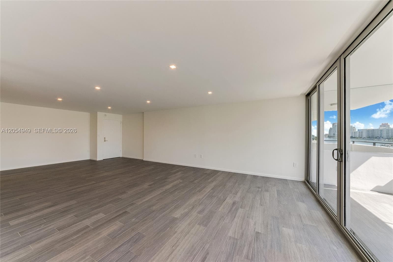 11 Island Ave 908 photo 17