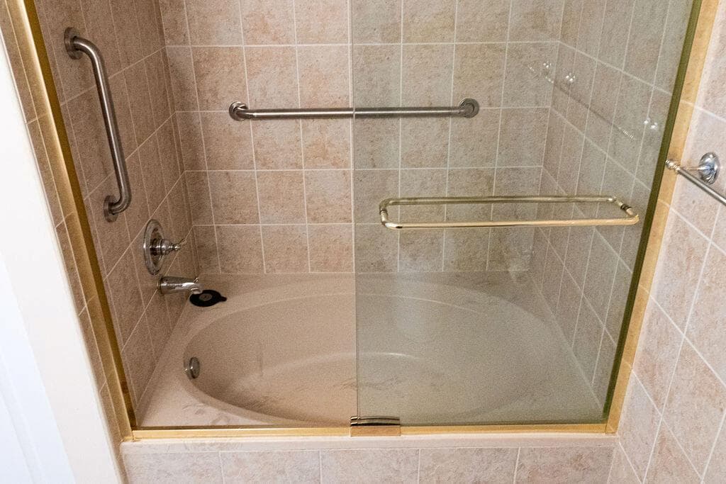 200 LESLIE Drive 819 photo 6