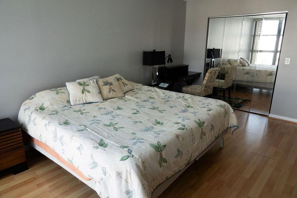 200 LESLIE Drive 819 photo 19