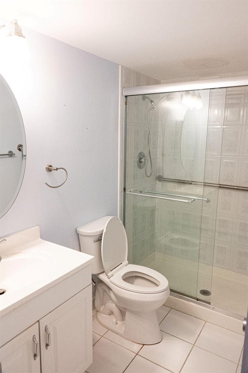 200 LESLIE Drive 819 photo 21
