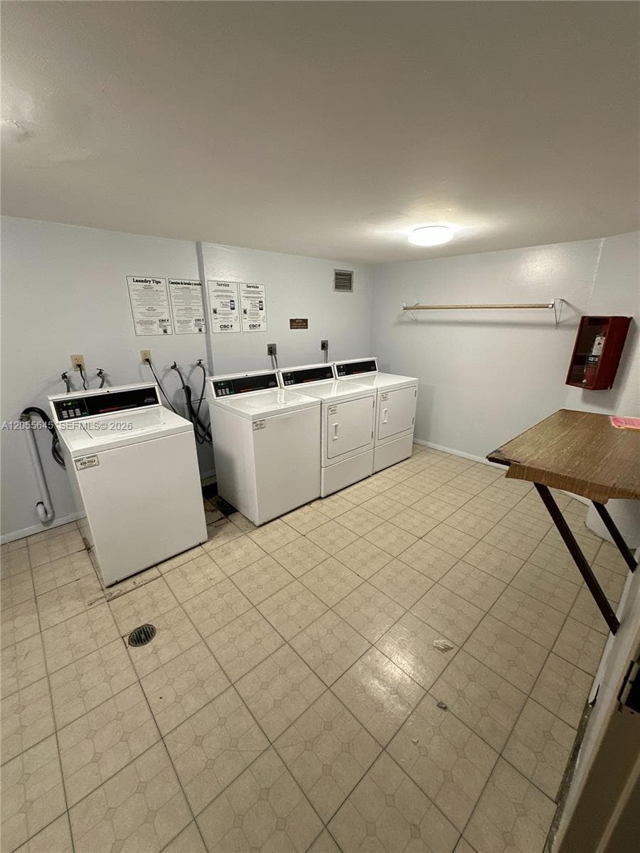 1301 NE Miami Gardens Dr 1403W photo 17