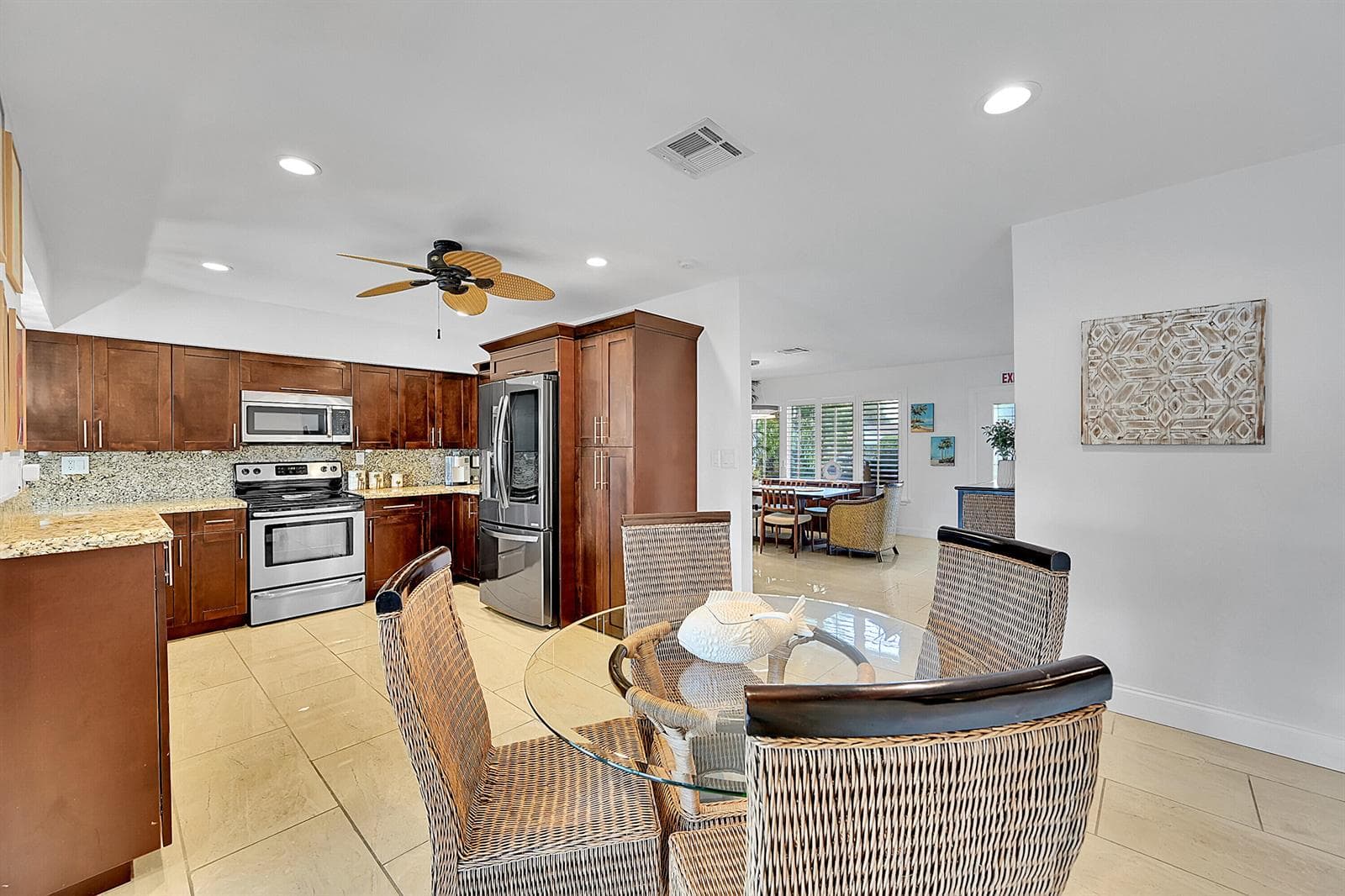 1080 SE 9TH Avenue photo 9