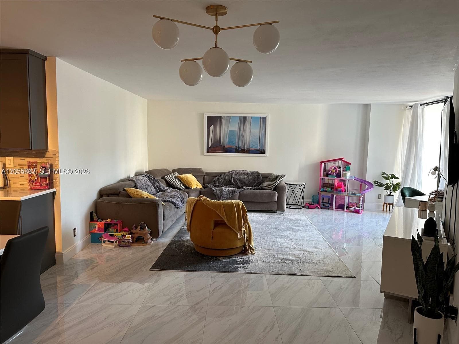 800 Parkview Dr 412 photo 3