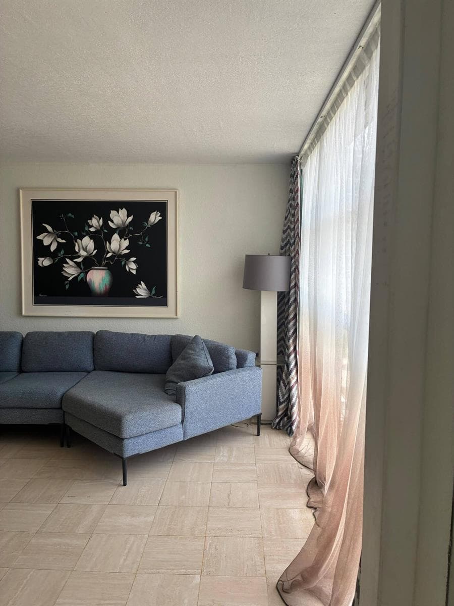 400 LESLIE Drive 502 photo 17