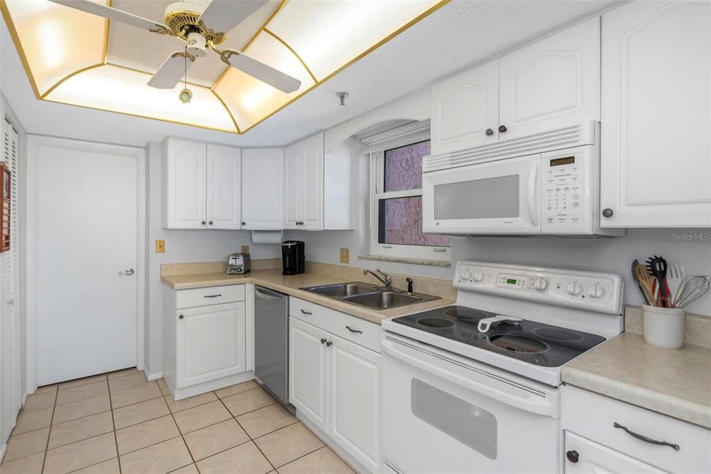 15316 GULF BOULEVARD 604 photo 6