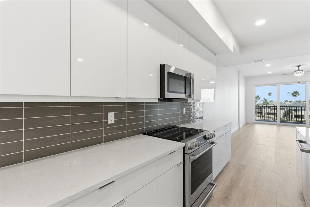 400 150TH AVENUE 305 photo 13