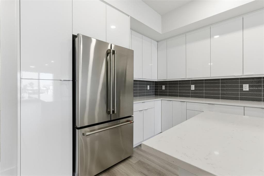 400 150TH AVENUE 305 photo 12