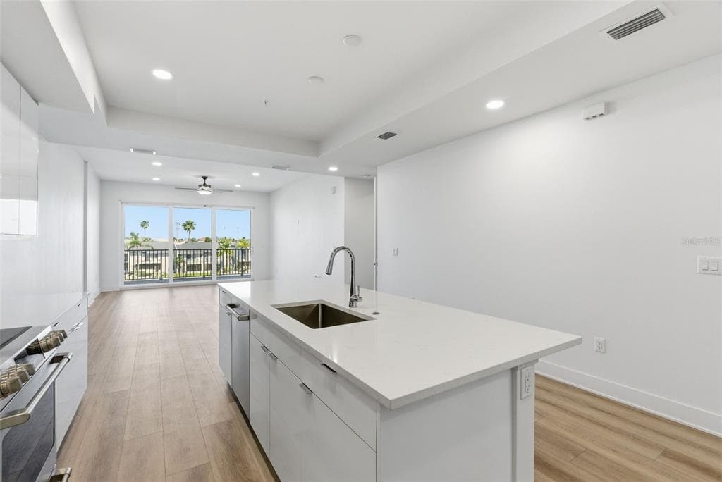 400 150TH AVENUE 305 photo 14