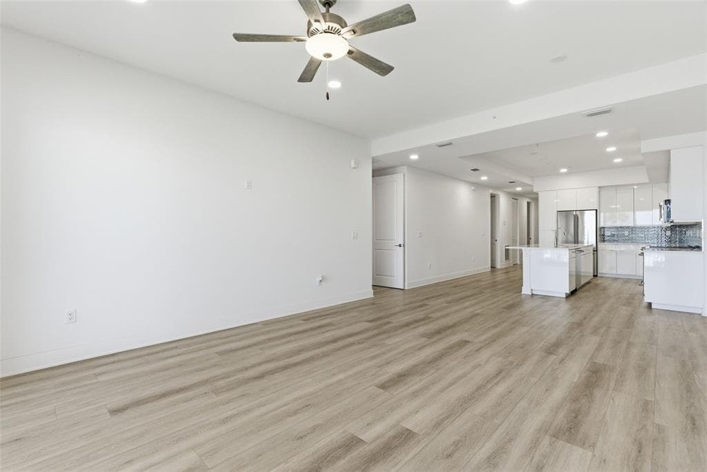 400 150TH AVENUE 305 photo 19
