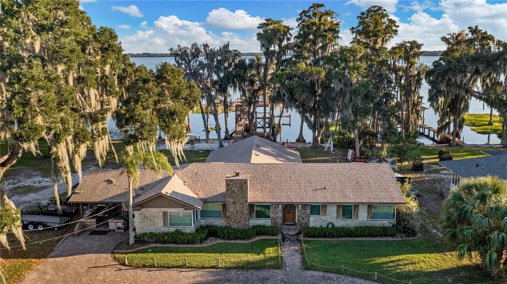 1241 W LAKESHORE DRIVE 3