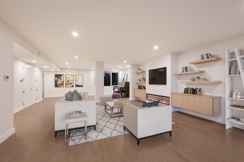 84 AVENIDA VENECCIA 202 & 203 photo 10